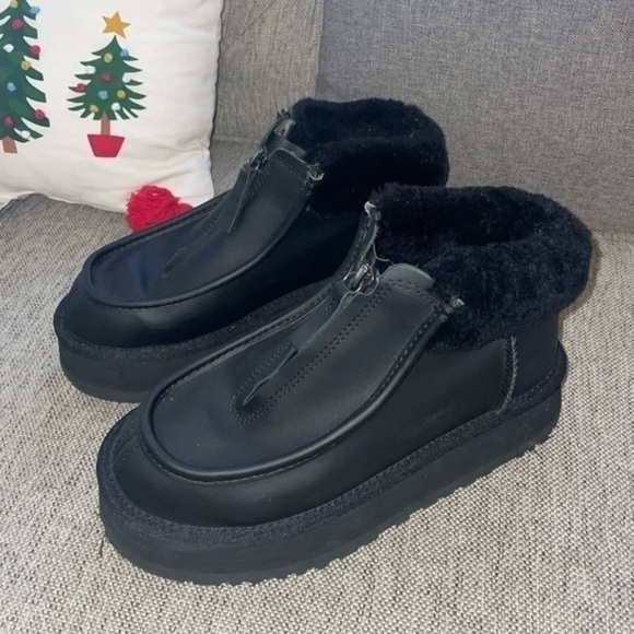 UGG FUNKETTE platform BOOT ULTRA MATTE BLACK LEATHER ANKLE WOMEN'S size US 6 - Picture 2 of 9